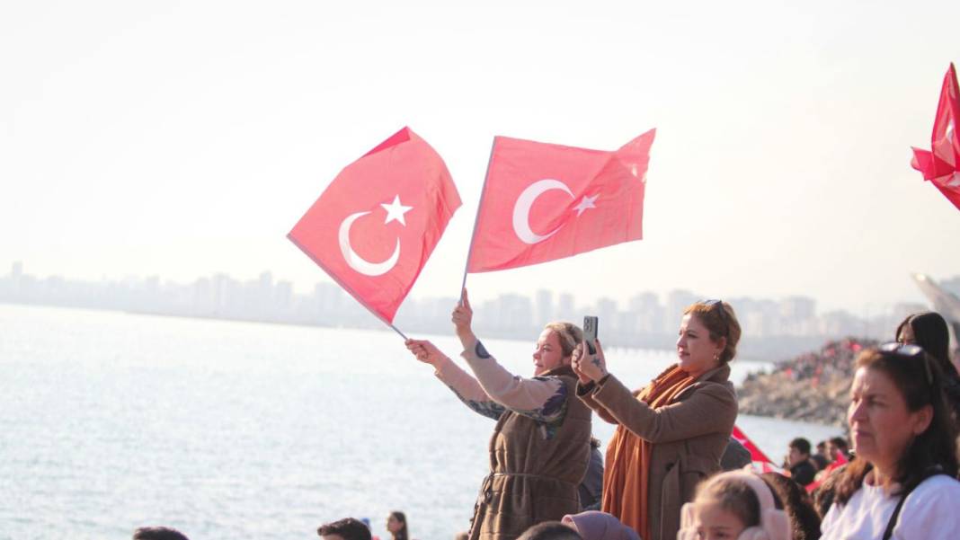 29 Ekim’de gökyüzü kırmızı beyaza boyanacak! SOLOTÜRK ve Türk Yıldızları gösteri uçuşu programı belli oldu 6